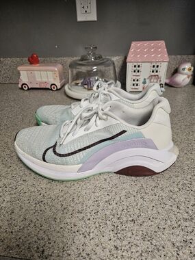Nike Women's White/Pastel Running Shoes